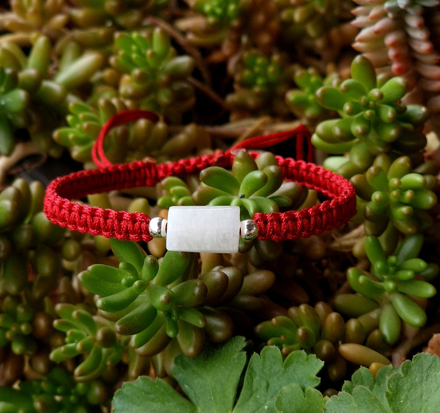 Отключване на женската енергия, Отключване на късмет, камъни за късмет, привличане на късмет и любов, лунен камък, бижута с Лунен Камък, гривни с лунен камък