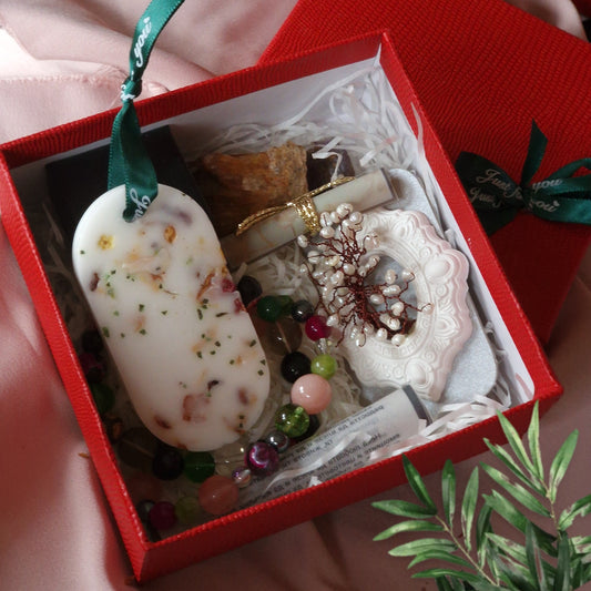 Гривни от естествени камъни и минерали, ритуали за изобилие и привличане на късмет и пари, кутия с подаръци и изненади, луксозни гривни с камъни