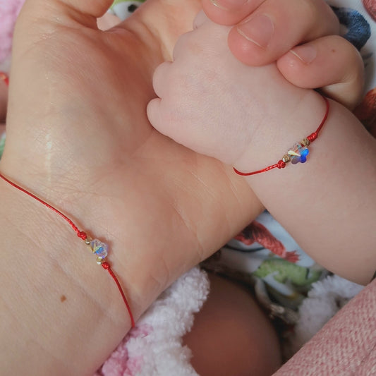 Подарък за Майка и Дъщеря Две Златни Гривни Червен Конец и Swarovski Мама/Бебе/Дете