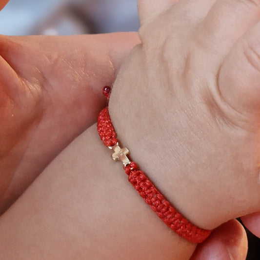 Златни кръстчета за бебе подарък златно кръстче за кръщене, подарък златно кръстче гривна с червен конец при раждане на бебе, злато подарък за бебе кръстче, луксозен подарък при раждане на бебе златно кръстче за новородено бебе червен конец