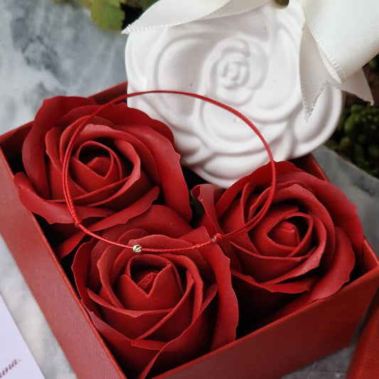 Подаръци за жена, подарък за майка, подарък за Коледа, подарък за 8 март, подарък за майка за рожден ден, кутия с рози и цветя подарък за жена, луксозен подарък за жена за рожден ден, подарък за мама, подарък за юбилей на жена, уникални подаръци за жени бижута и цветя, какво да подаря на жена за рожден ден