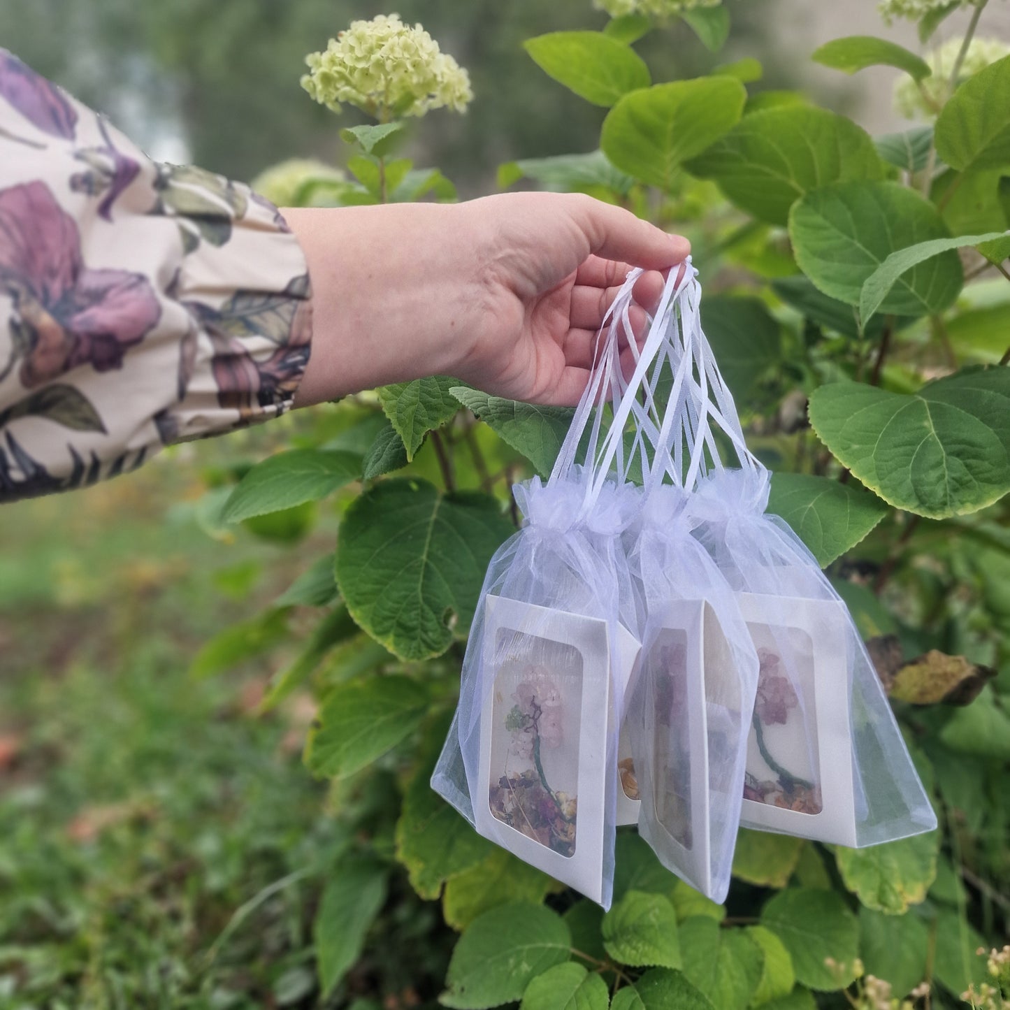 Уникални Подаръци, арт подаръци за гости, подаръци за гостите на сватба, подаръци за гости юбилей рожден ден, корпоративни подаръци, подаръци за служители, подаръци за 8 март, подаръци за Коледа, подаръци за фирмата, подаръци за жени в работата, уникални подаръци цветя, картички естествени камъни