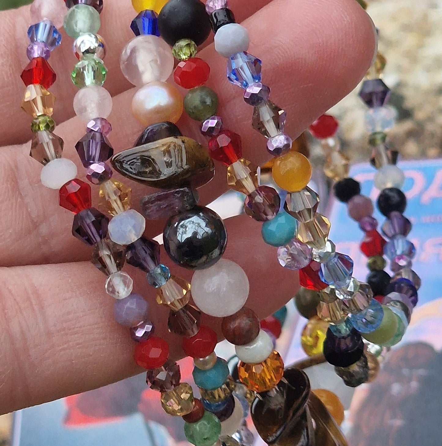 Подаръци на едро, Подаръци за Коледа, подаръци за приятелки, подаръци за 8 март, подаръци за жени ръчна изработка гривни от естествени и кристали, талисмани за ксмет, талисмани за любов, талисман за защита,