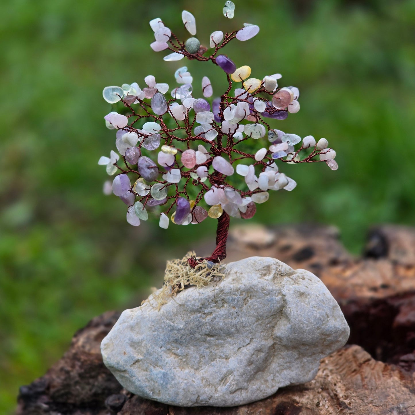 Дръвче с естествени камъни аметист и розов кварц, дръвчета от естествени камъни, дървото на живота