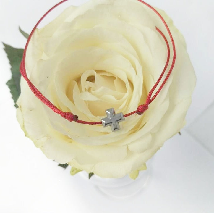 гривна червен конец с кръстче, червен конец кръстче