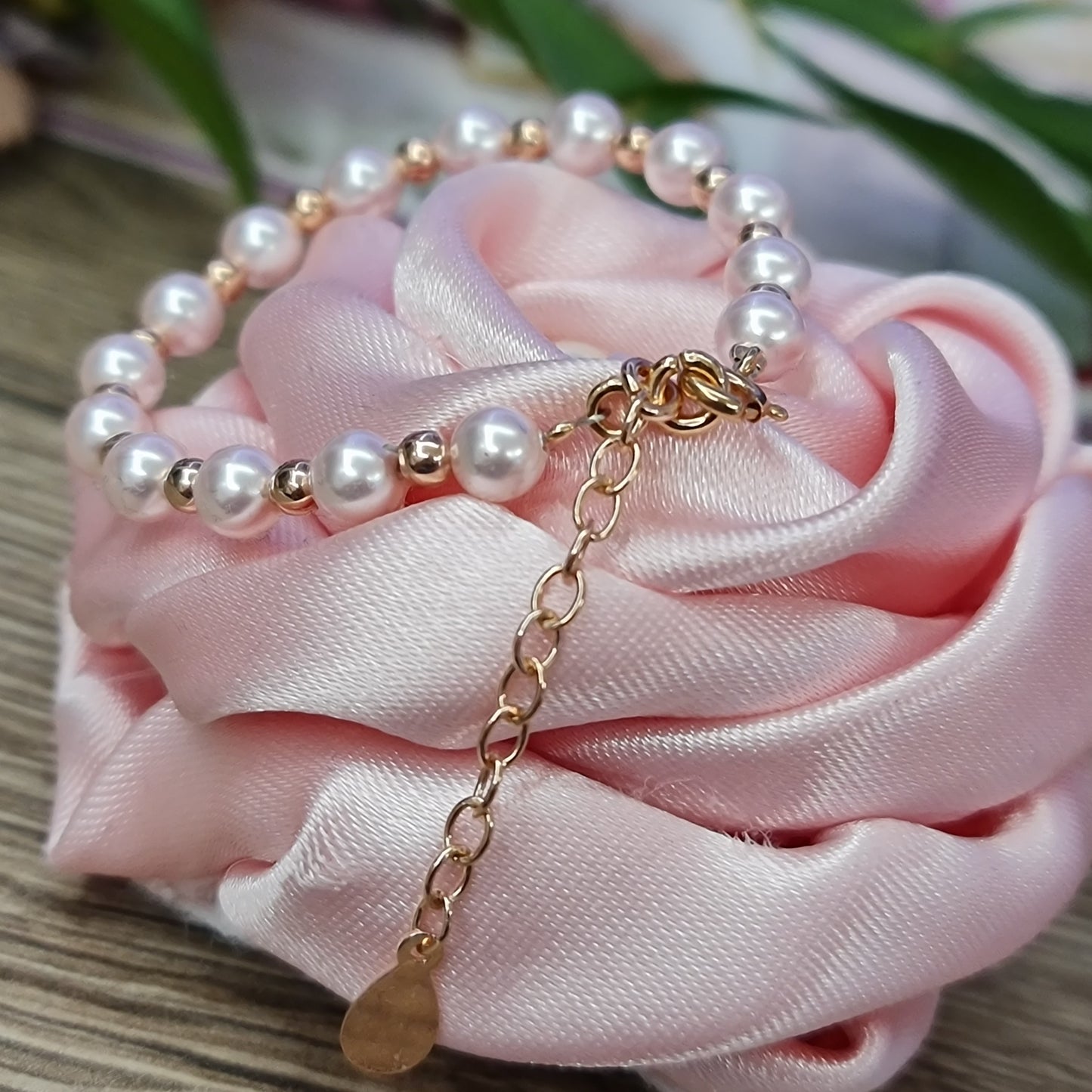 Луксозна Бебешка Или Детска Гривна с Перли Swarovski и Сребро 925 в Розово Злато