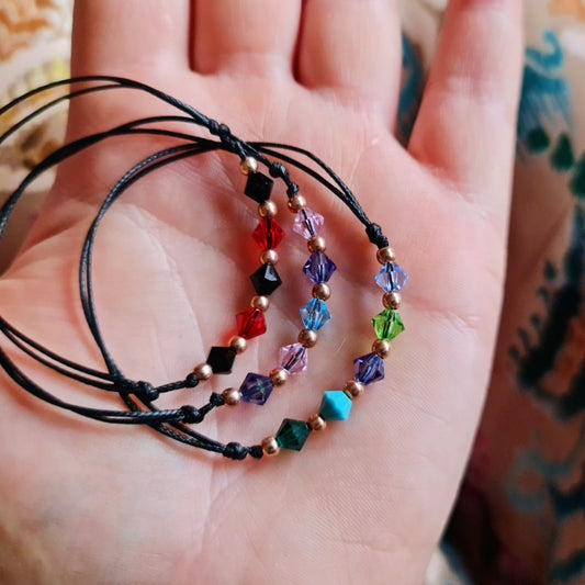 Гривни с конци, гривни с черен конец, Сребърна Гривна с Черен Конец и Бляскави Кристали ТАЛИСМАН ЛЮБОВ И ХАРМОНИЯ