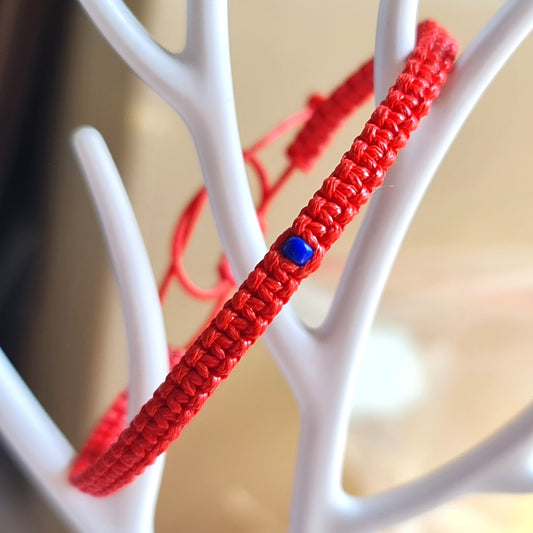 червен конец за новородено против уроки гривна с червен конец за новородено бебе гривна с червен конец за жена дамска гривна с червен конец мъжки гривни с червен конец