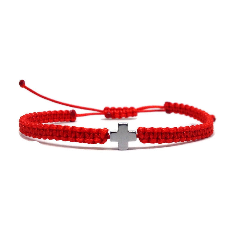 червен конец сребърно кръстче хематит, гривна червен конец против уроки, амулет червен конец гривна с кръстче, червен конец за бебе, червен конец за новородено, червен конец амулет за защита