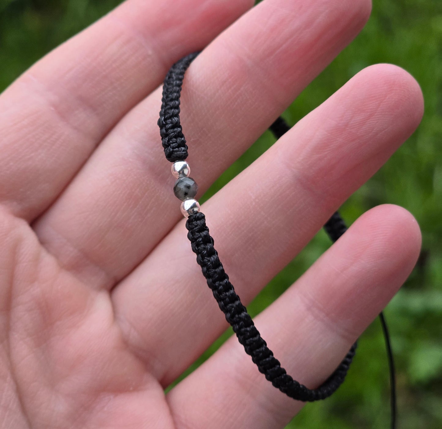 Гривна със Скъпоценен и Лечебен Камък Изумруд и Черен Конец със Сребро 925 "Lazeret"