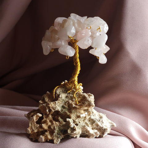 Дръвче с Камъни Розов Кварц Дървото на Живота от Естествени Камъни Уникален Подарък