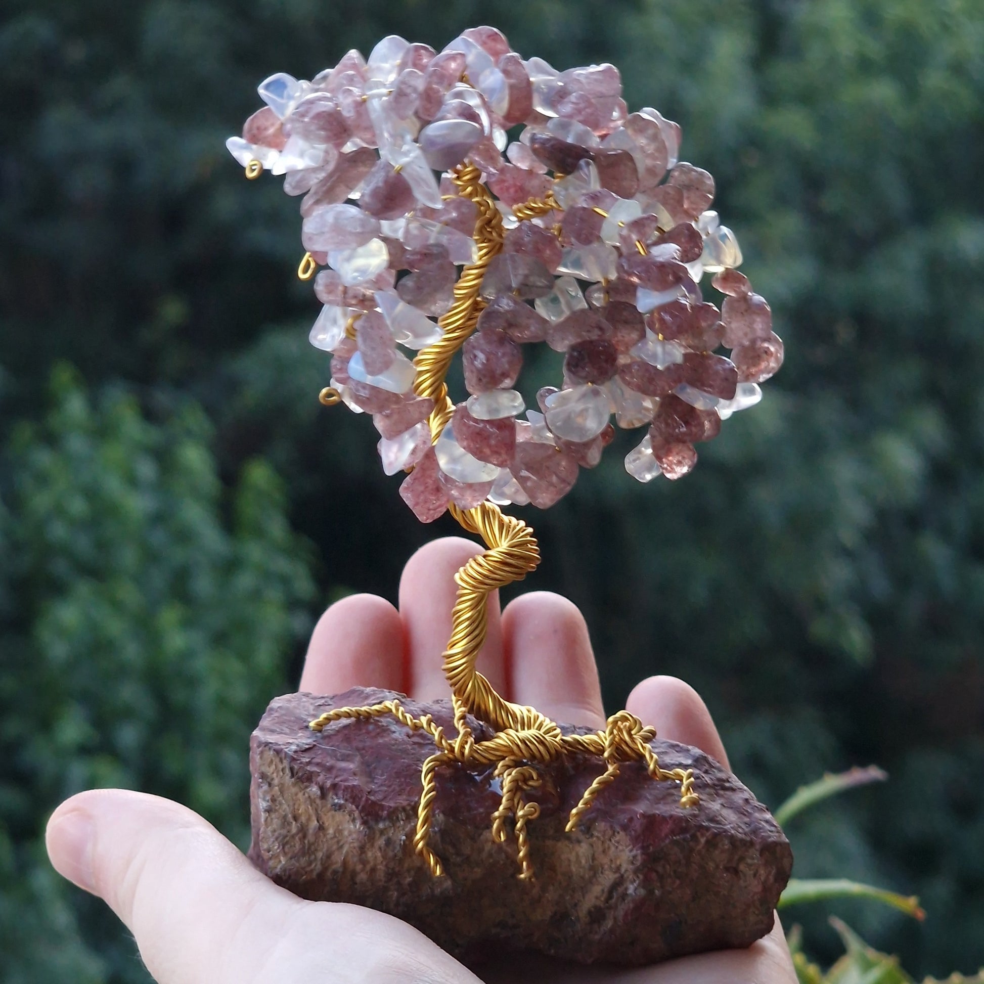 Дръвчета със символика естествени камъни, дървото на дома, дървото на живота от естествени полускъпоценни камъни 