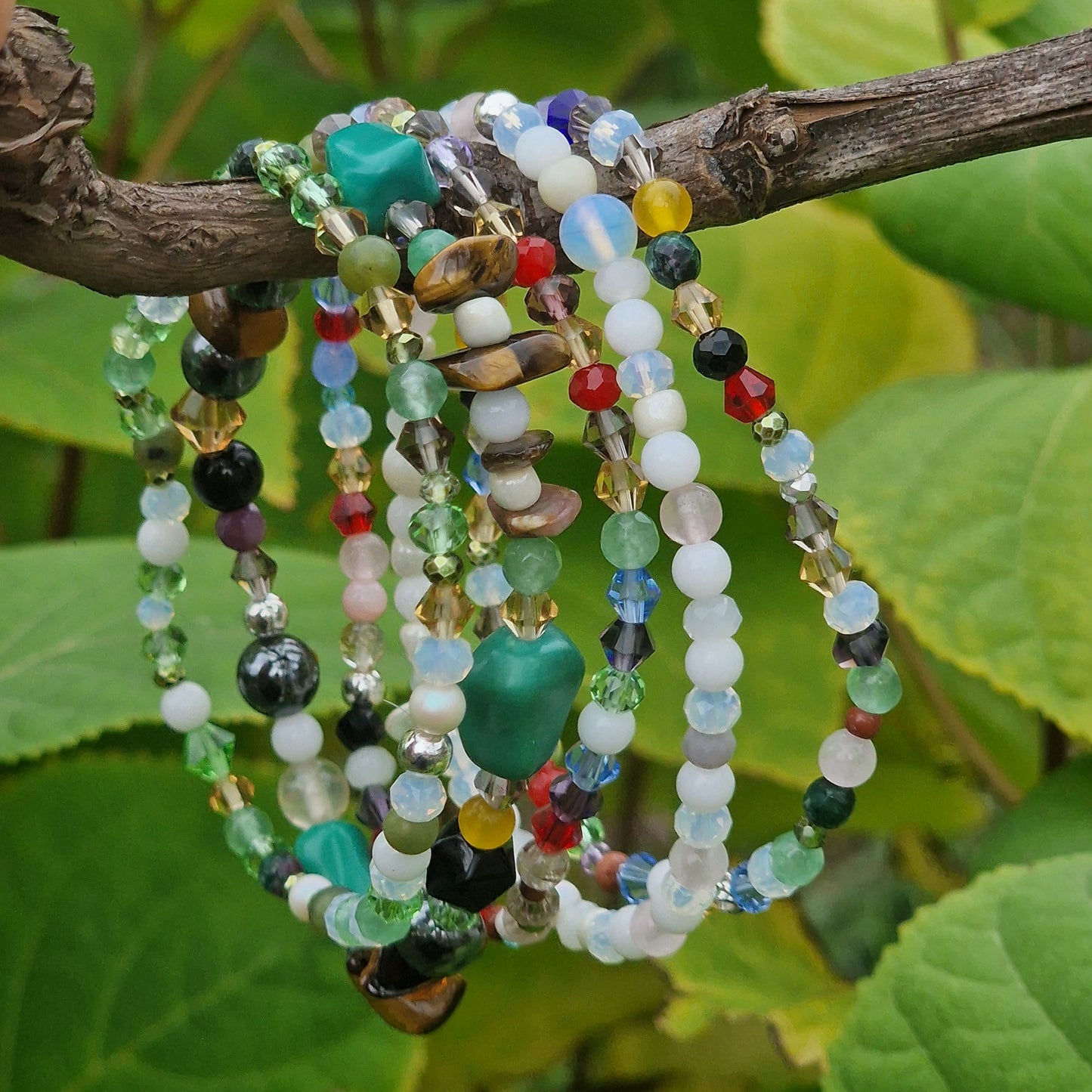 Подаръци на едро ръчна изработка, Подаръци за Коледа, подаръци за приятелки, подаръци за 8 март, подаръци за жени ръчна изработка гривни от естествени и кристали, талисмани за ксмет, талисмани за любов, талисман за защита, 