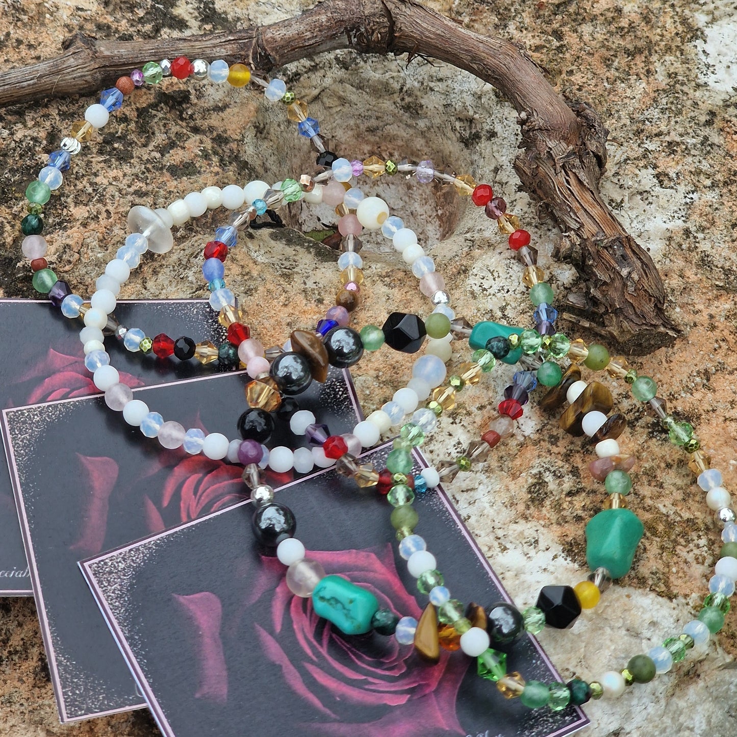 Подаръци на едро ръчна изработка, Подаръци за Коледа, подаръци за приятелки, подаръци за 8 март, подаръци за жени ръчна изработка гривни от естествени и кристали, талисмани за ксмет, талисмани за любов, талисман за защита, 