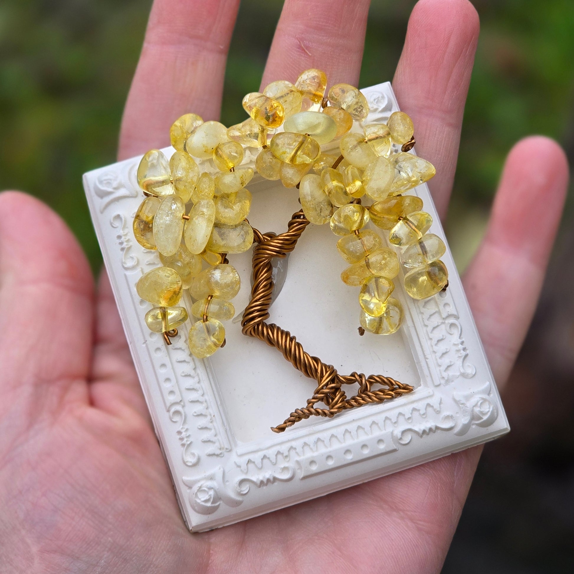 Подаръци на Едро, Коледни Подаръци, корпоративни подаръци, подаръци за гости на сватба, луксозни сватбени подаръци за гости юбилей, кръщене, подаръци за колеги, корпоративни фирмени подаръци за колеги за Коледа и празници, подаръци ръчна изработка, уникални ръчно изработени арт подаръци дръвчета с естествени камъни уникален подарък за приятели 