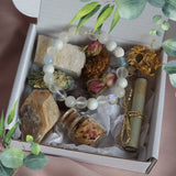 Кутии с подаръци, ритуали за изобилие, гривни от естествени камъни, подаръци за жени