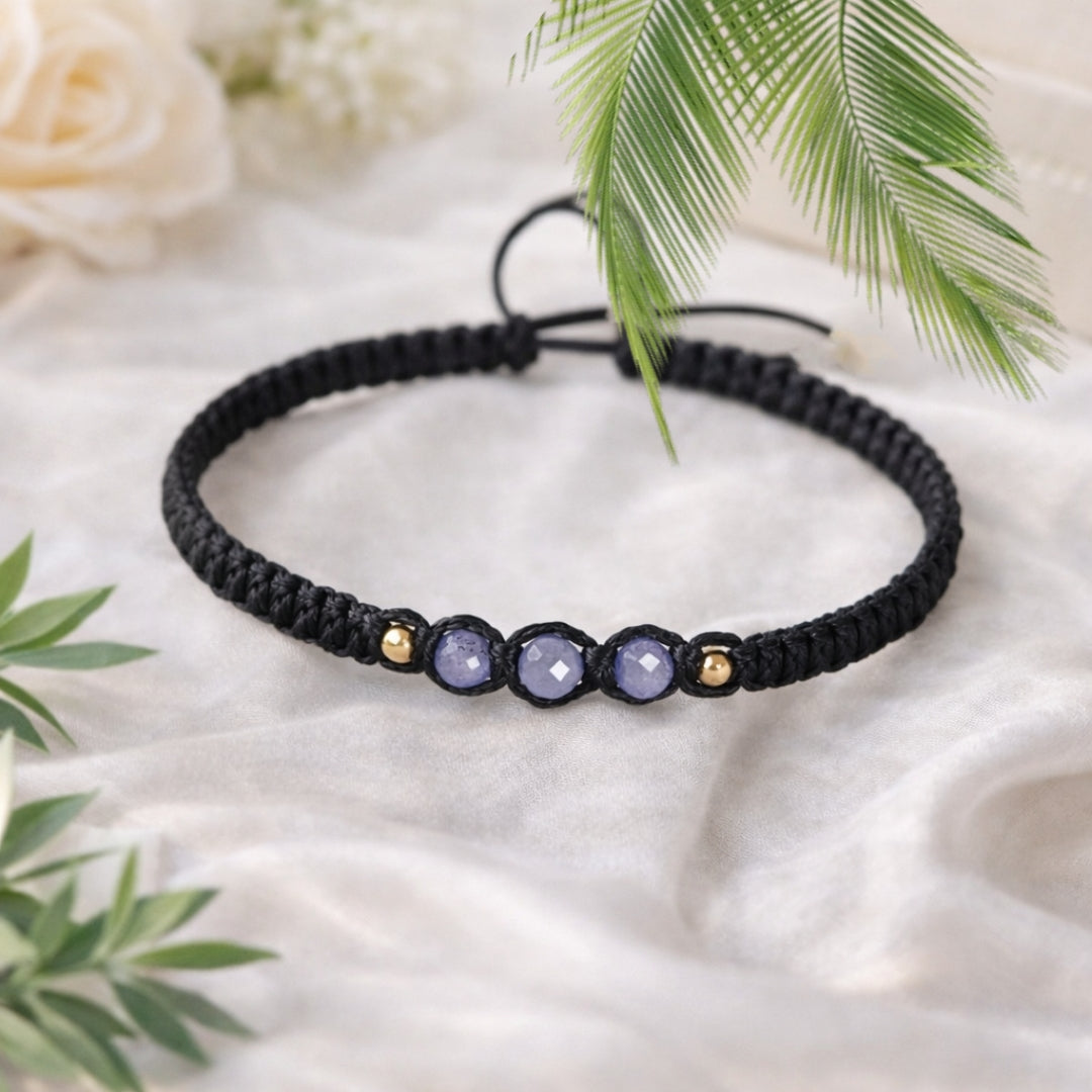 Бижу с черен конец злато и танзанит скъпоценен камък. Гривна злато с черен конец дамска или мъжка