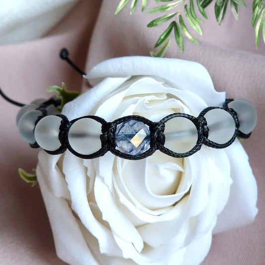Гривна син топаз, гривни с черен конец и камъни, луксозни гривни с камъни, син топаз цена, скъпоценен камък син топаз