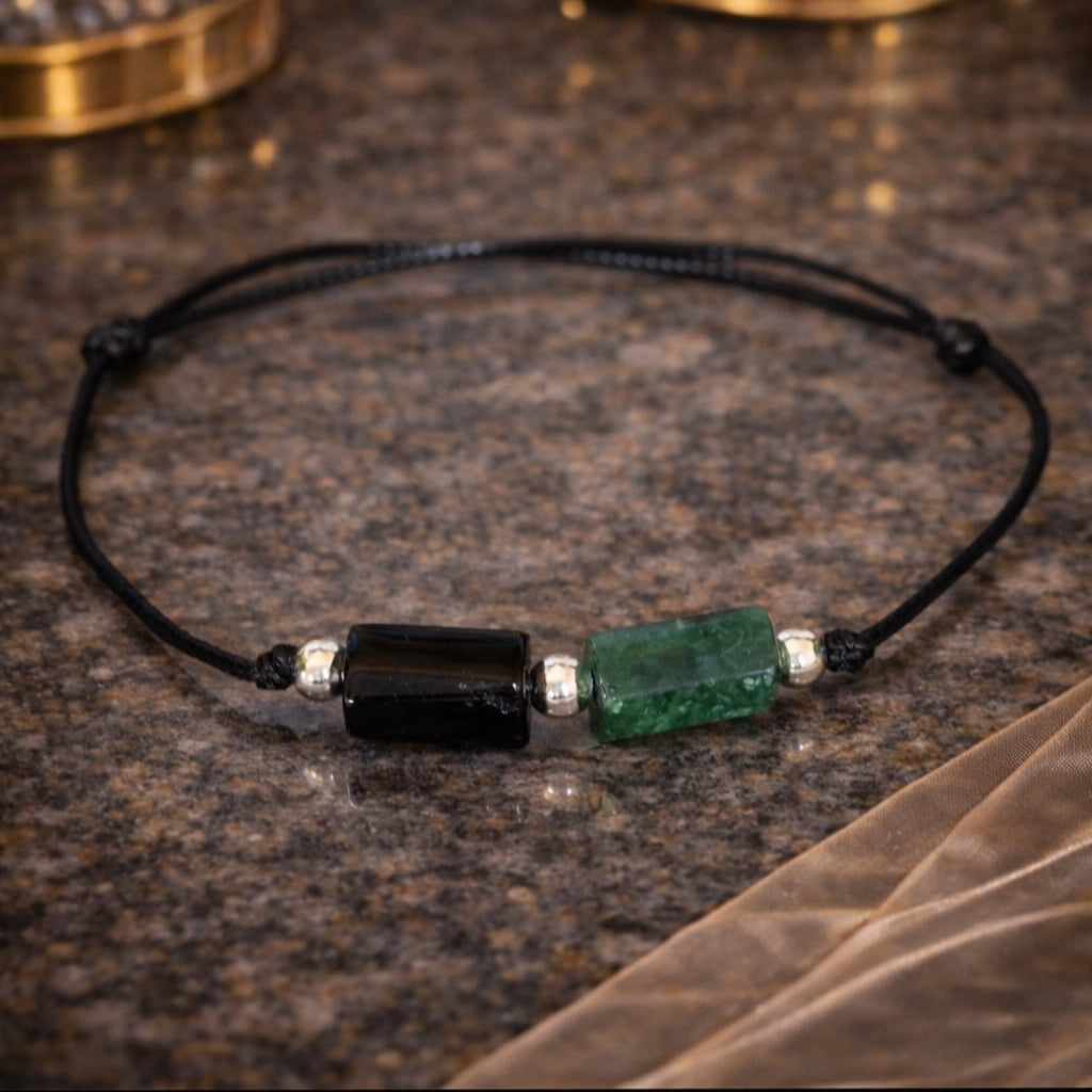 Луксозна гривна бижу с черен конец и естествени камъни черен турмалин и изумруд със сребро 925