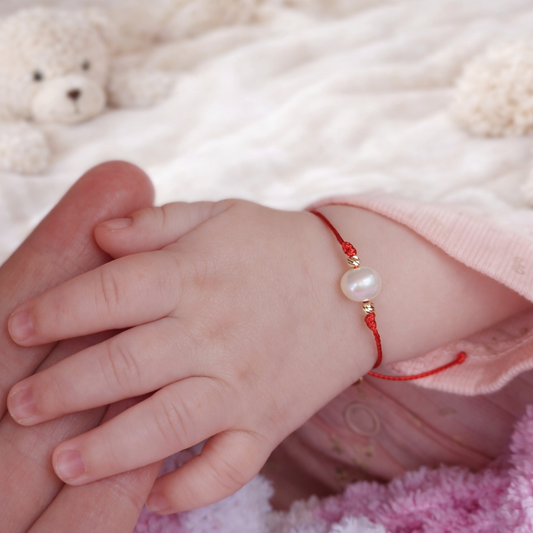 Луксозни подаръци за новородено бебе момиче, погача, кръщене, първи рожден ден гривна с червен конец злато и перла. Златни гривни с червен конец за бебе 