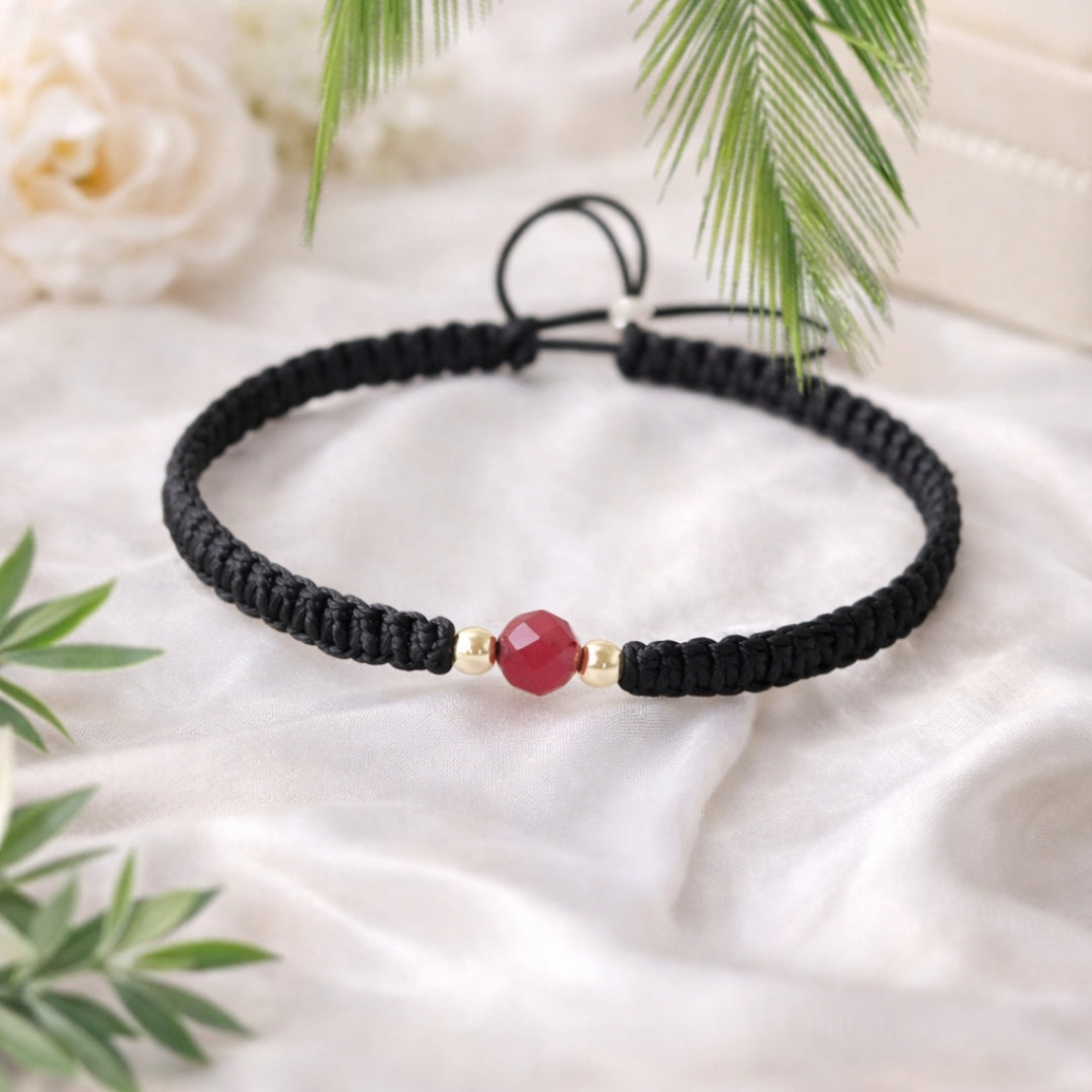 Луксозни бижута злато на конец, гривна с черен конец и рубин със злато 14К 585