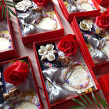 Подаръци за 8 март, кутии с цветя и рози подарък за жена, подаръци за жена за 8 март, подарък за жена за рожден ден, кутии с цветя и изненади, кутии с подаръци